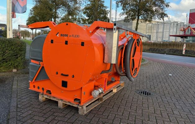 100% electric toilet service machine | used